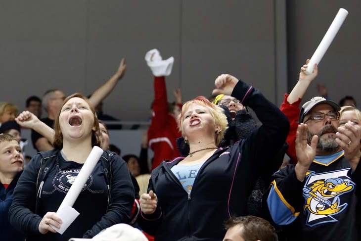 Walleye-fans-cheering