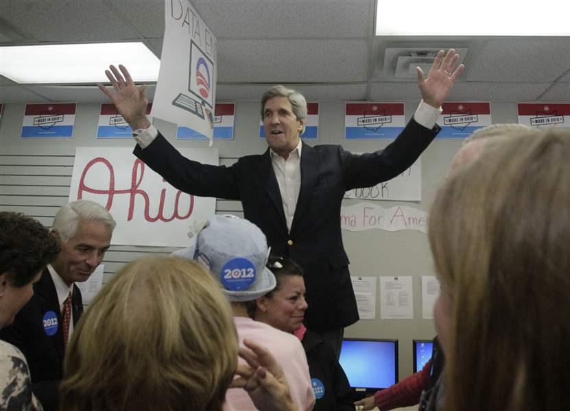 Sen-Kerry-rallies-Democrats