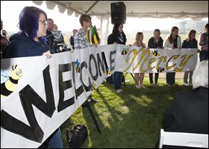 Students from Perrysburg's junior and senior high schools hold a banner welcoming Mercy's new emergency room center at a ceremony today in Perrysburg. 