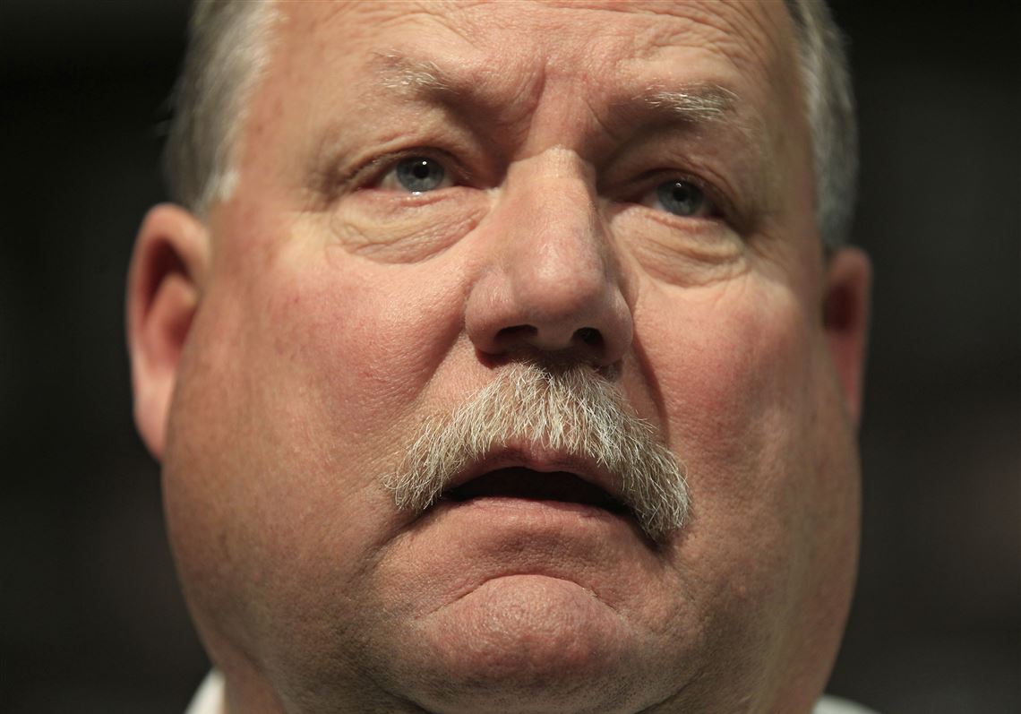 Mike Holmgren out as Cleveland Browns president after this season