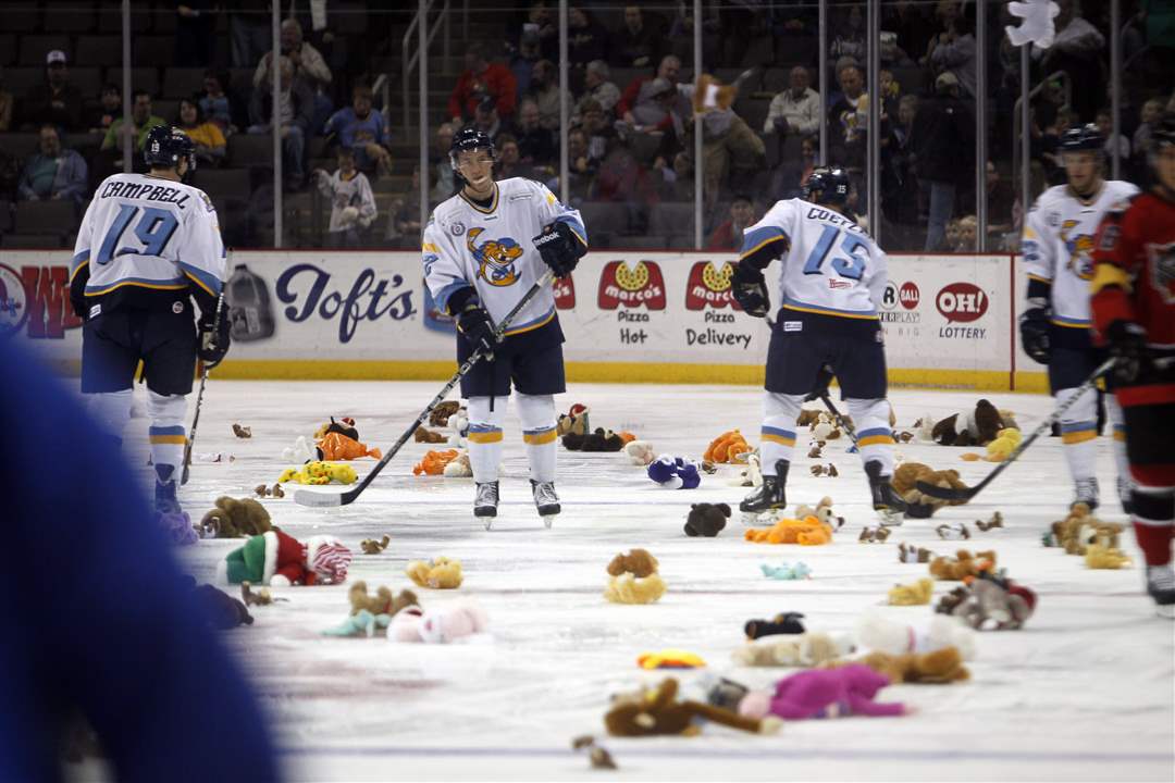 teddy bear toss everblades 2018