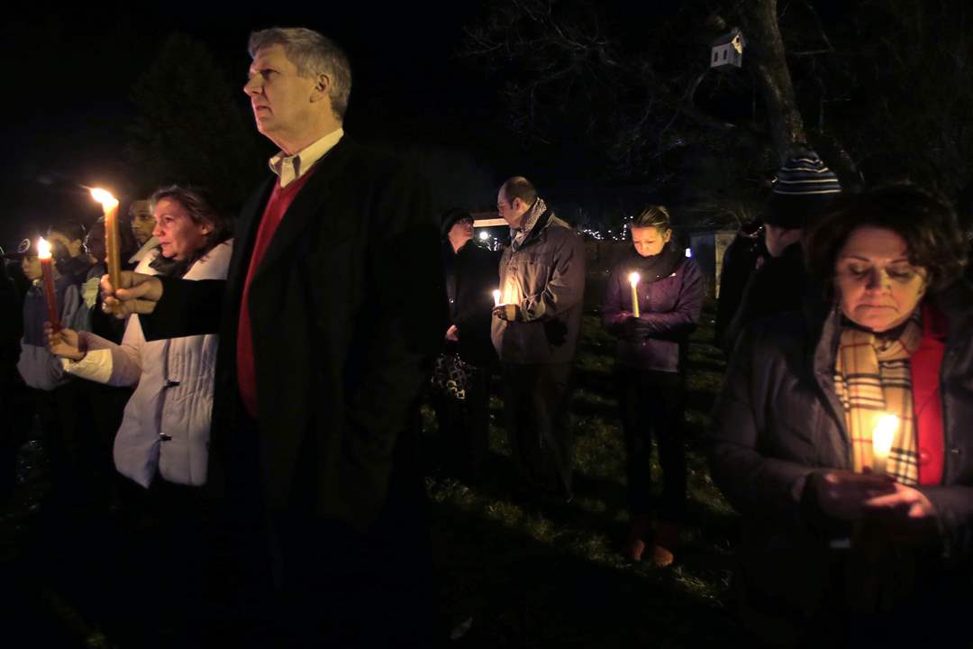 Connecticut-School-Shooting-vigil