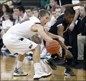 Perrysburg’s Bryant Byrd, left, and Start’s Dion Ivery scramble for a loose ball on Saturday night in Perrysburg. Start used a decisive 13-1 run in the fourth quarter to win on the road.