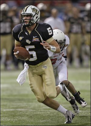 Blake Bortles had a 6-yard TD run and threw for 272 yards to become UCF's first 3,000-yard passer since 2002. He also led the Knights in rushing with a career-best 80 yards on nine carries.