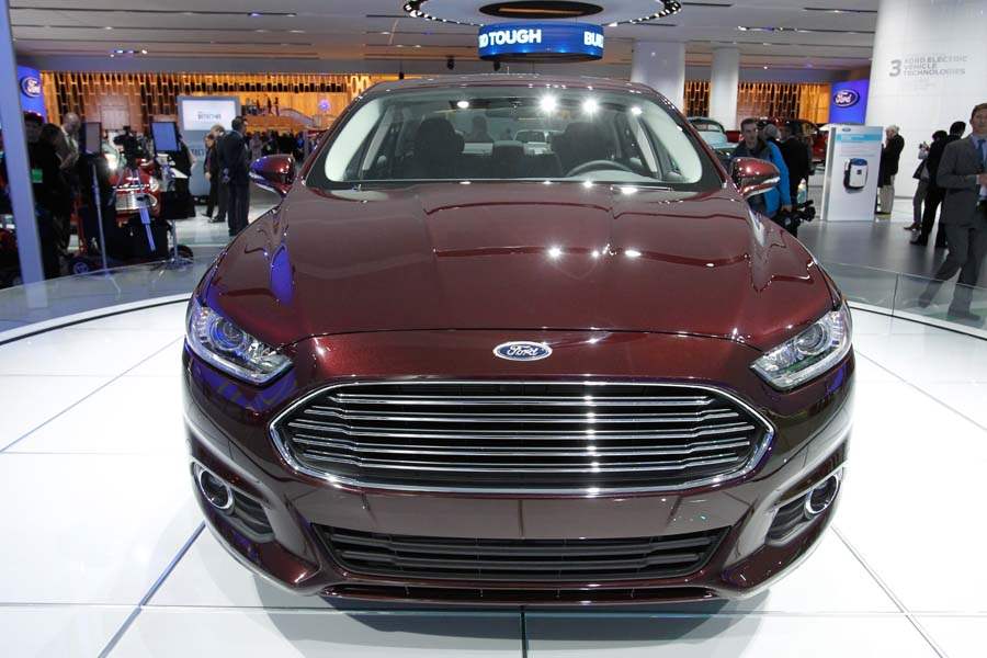 BIZ-AutoShow15p-ford-fusion