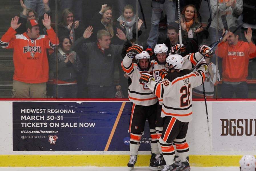 SPT-BGHOCKEY16p-shea-celebrate