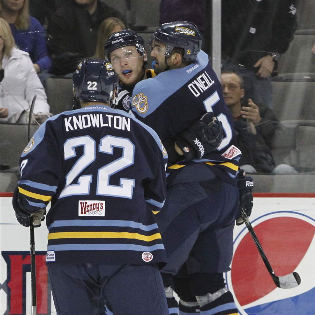 Walleye-Condors-celebrate