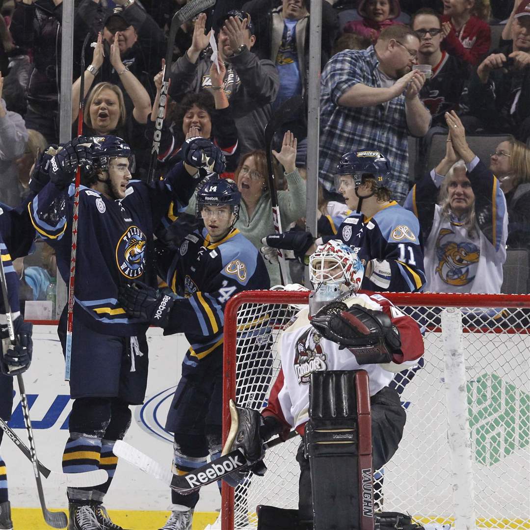 Walleye-Condors-jubilation