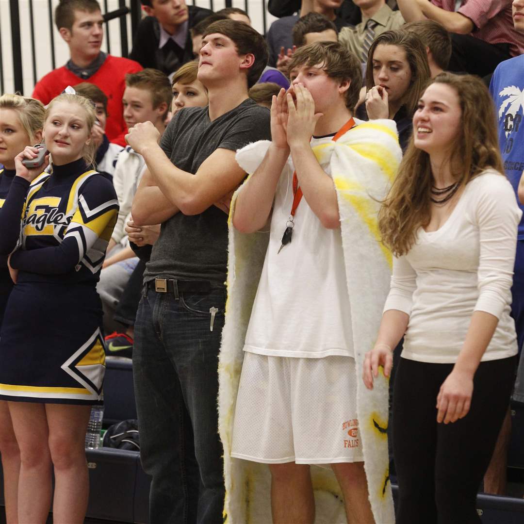 Toledo-Christian-versus-Stritch-fans