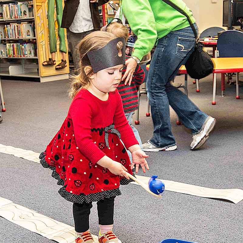 Sophia-Witham-Age-2-daughter-of-Dan-Witham-playing-walk-the-plank-jpg