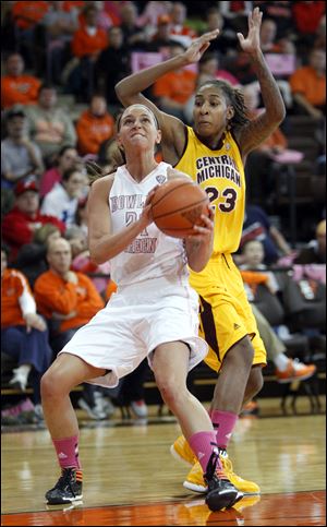 Chrissy Steffen, who led BG with 19 points, looks to shoot against CMU's  Crystal Bradford.