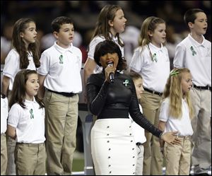 Jennifer Hudson, center, sings ‘America the Beautiful’ with the Sandy Hook Elementary School chorus at last week’s Super Bowl.