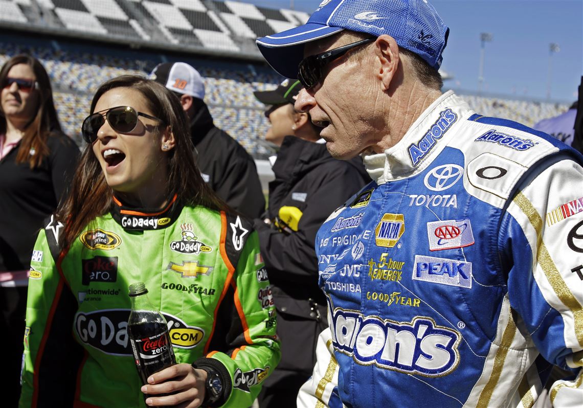 Danica Patrick Becomes First Woman To Win Daytona 500 Pole The Blade