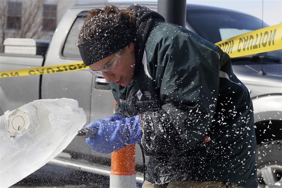 Ice-carvings-Lindsey-Wood