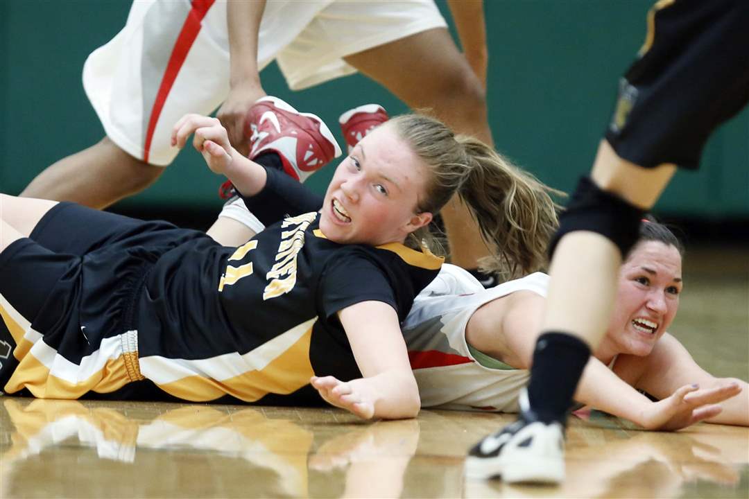 Northview-Central-Catholic-loose-ball