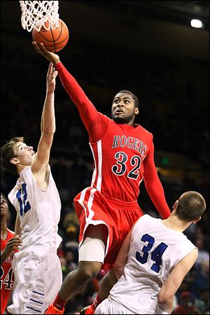 Rogers’ DeVonte Pratt, who had 15 points, drives against Anthony Wayne’s Jake Reed, left, and Mark Donnal in a Division I regional semifinal. The Rams (19-7) play Brecksville-Broadview in the final.