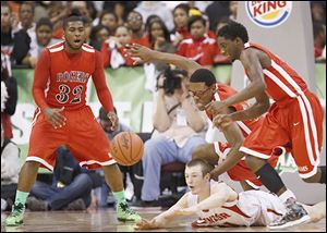 From left, Rogers' DeVonte Pratt, Alejandro Williams, and Tony Kynard chase a loose ball against Mentor's Brody Nelson. Rogers was outscored 29-9 during the third quarter in the loss.