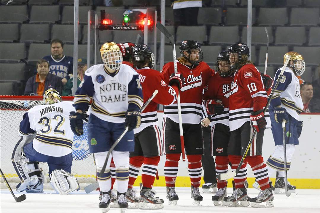 NCAA-hockey-Joseph-Benik