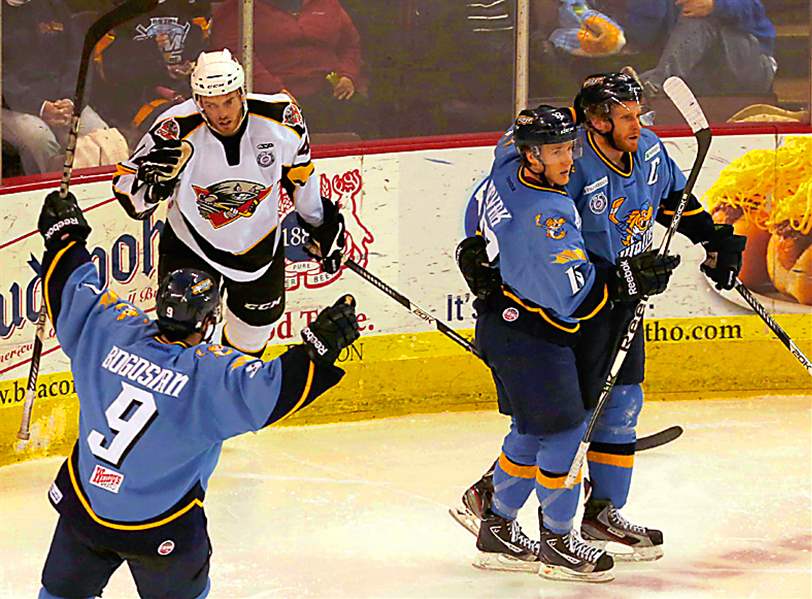 Cyclones-Walleye-winning-goal