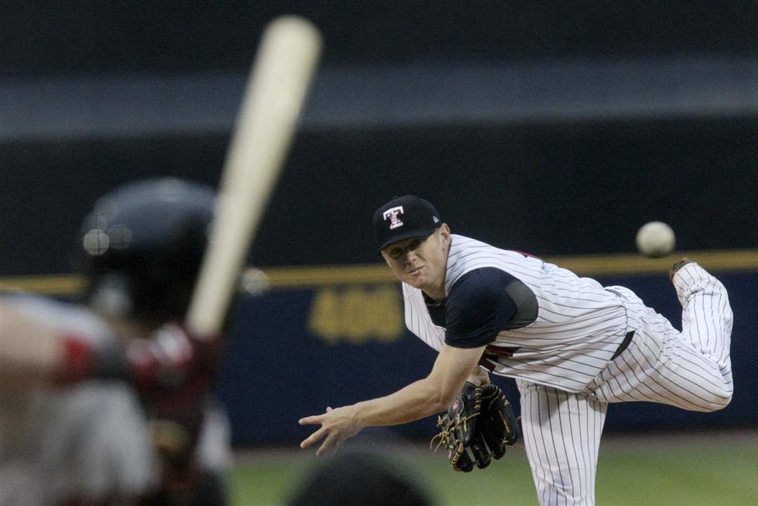 Hens-Indians-Casey-Crosby