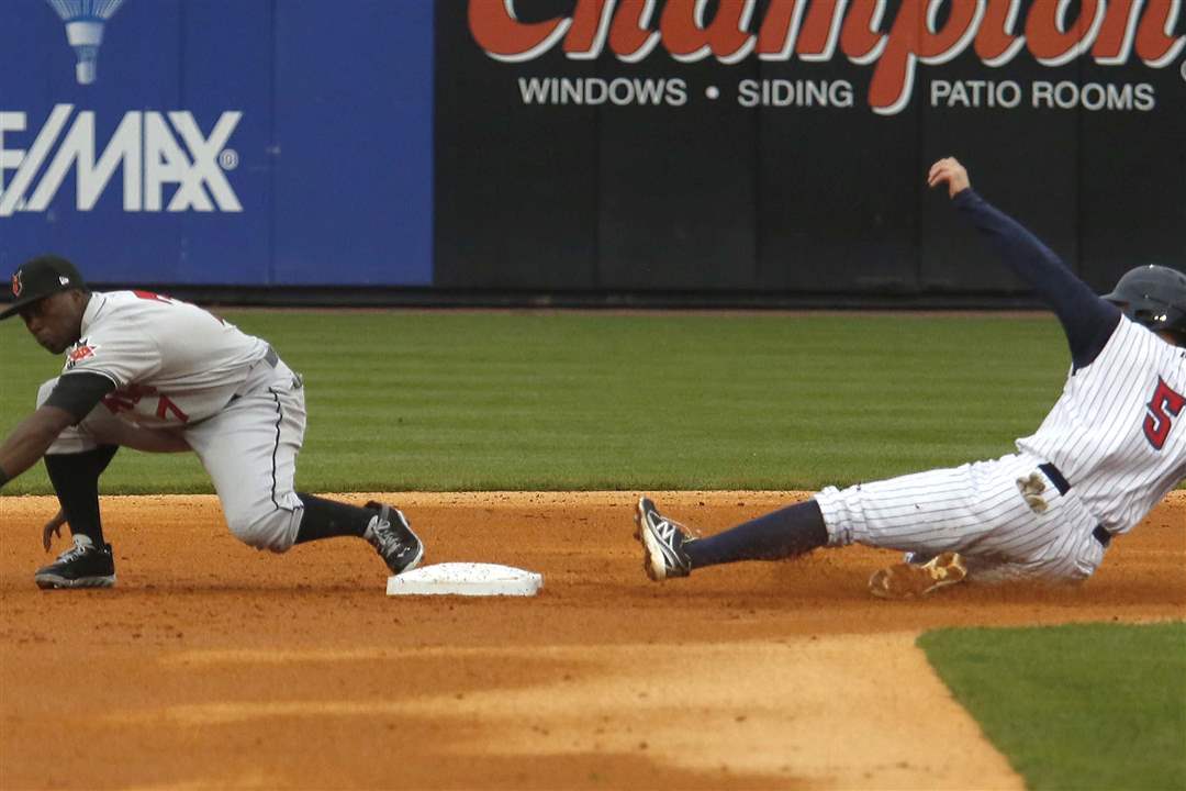 Hens-Indians-slide