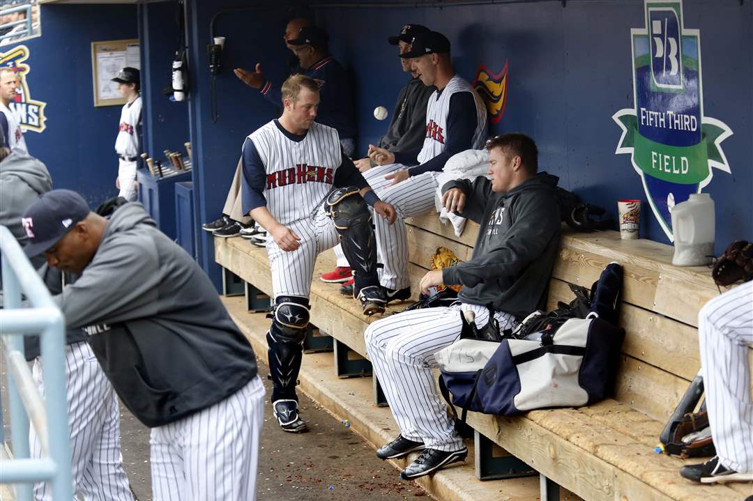 Hens-Indians-Crosby