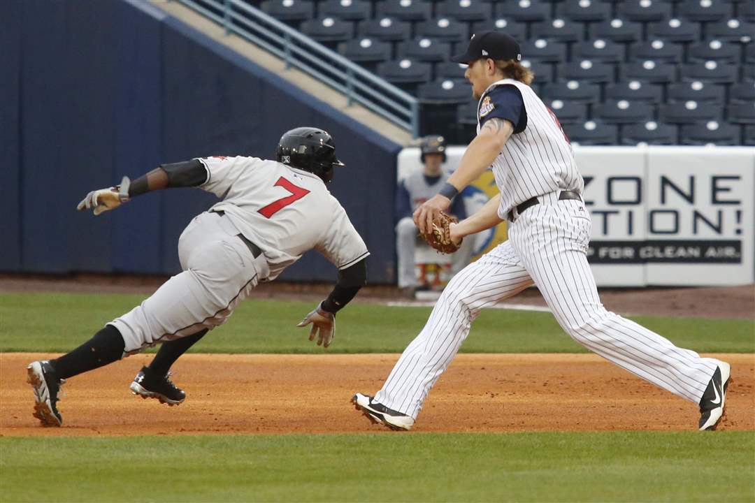 Hens-Indians-caught-stealing