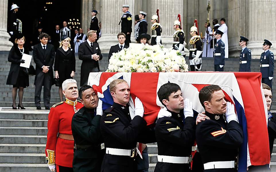 Thatcher-family-watches-procession