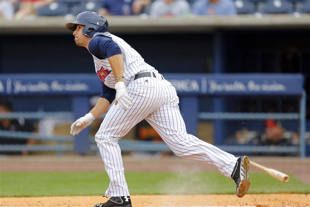 hens-Wings-Castellanos