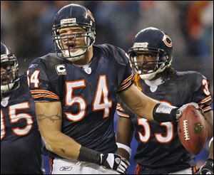 Eight-time Pro Bowler Brian Urlacher announced his retirement through social media accounts today.