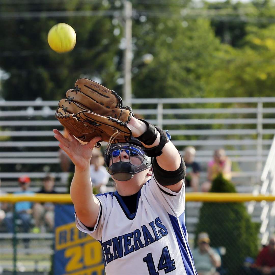 Division-I-softball-fly