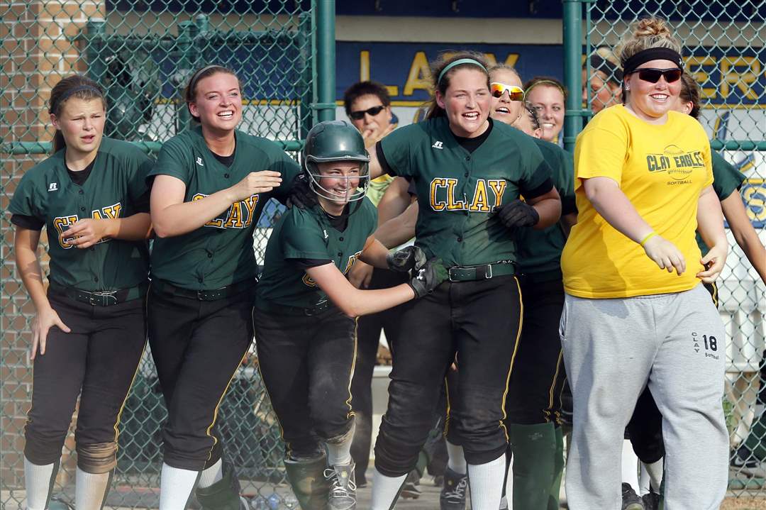 Division-I-softball-jubilation