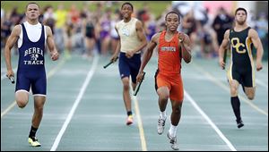 Malcolm Johnson runs the final leg to help Southview win the 800-meter relay at the Division I regional track meet.