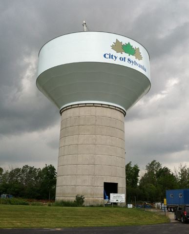 Tank for new 2-million gallon water tank lifted into position ...