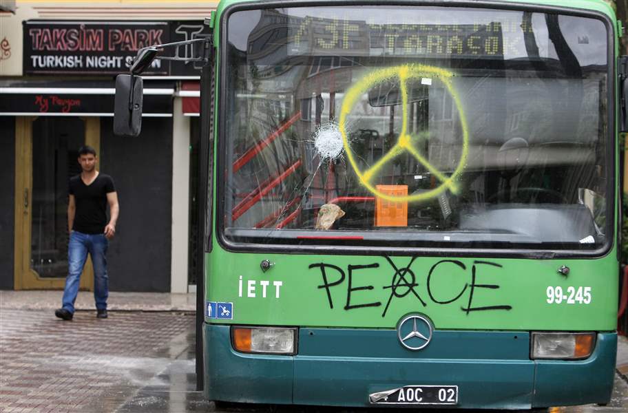 Turkey-Protest-bus-6-3