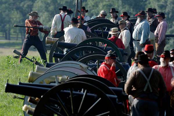 Gettysburg-150th-AnniversaryConfederate-reenactors-prepare-for-a-demon