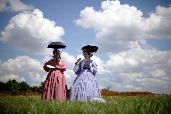 Reenactors-watch-a-d