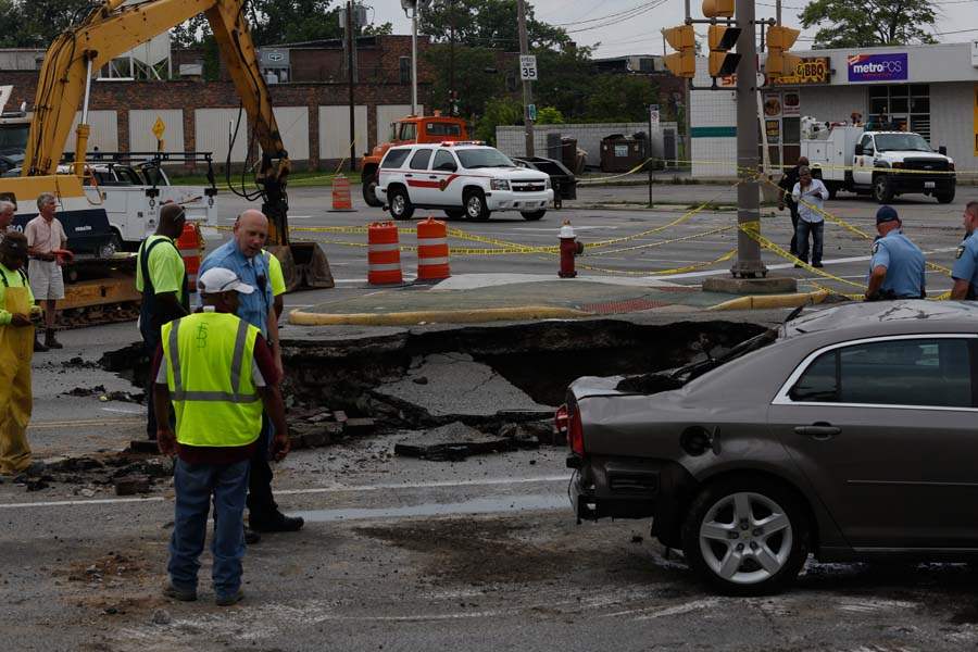 Sinkhole Swallows Car In Central Toledo The Blade