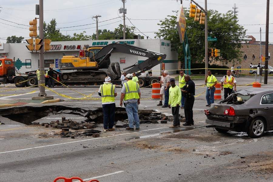 Sinkhole Swallows Car In Central Toledo The Blade