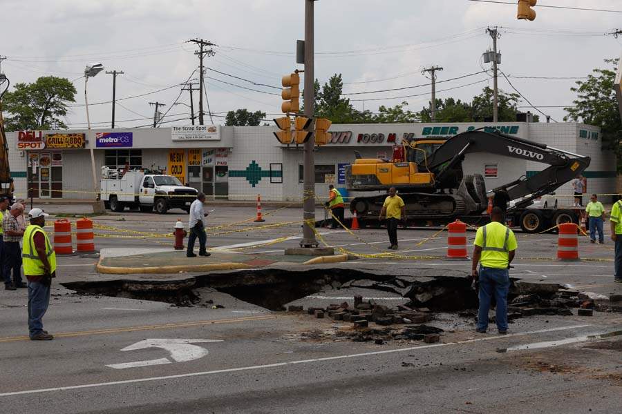 Sinkhole Swallows Car In Central Toledo The Blade