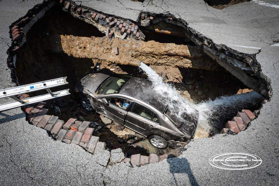 sinkhole-1-jpg-HERTZFELD-1