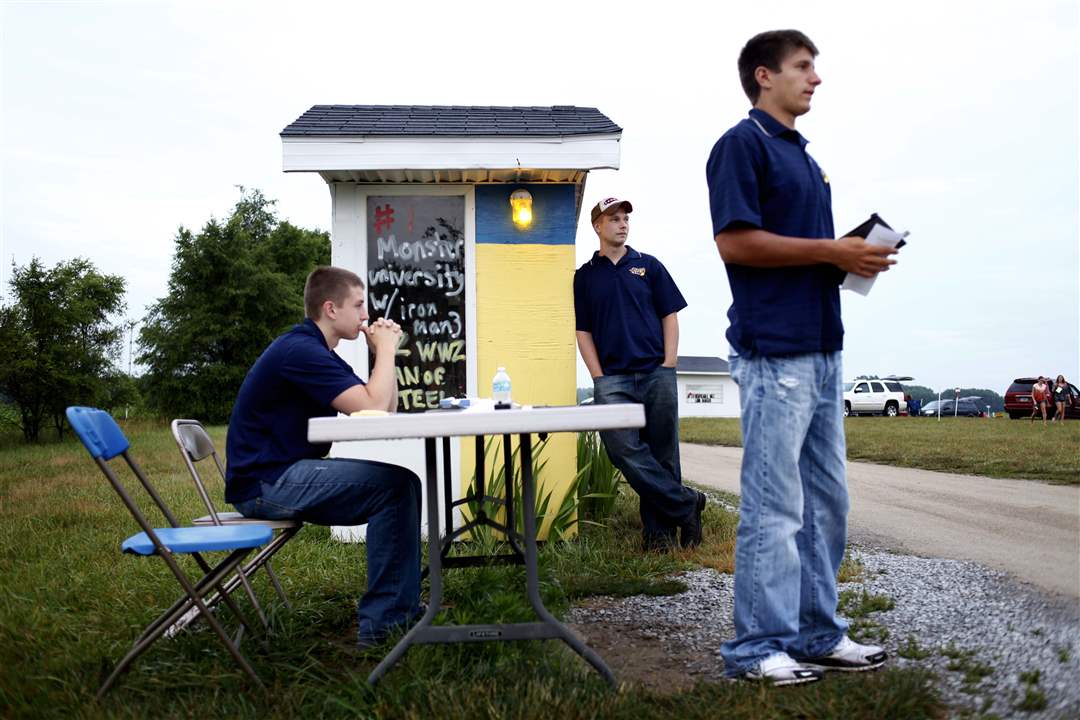 Mag-drive-in-selling-tickets