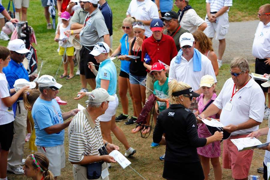 SPT-lpga18p-pressel-gulbis-autographs