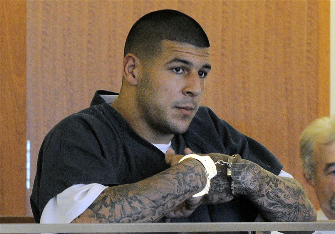 Pro Football Hall of Fame removes award-winning photo of Aaron Hernandez  from display 