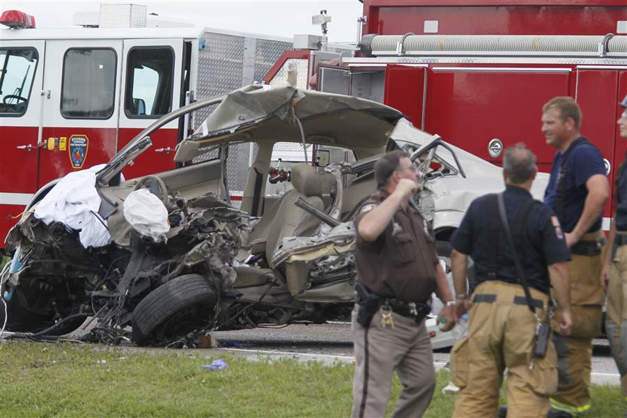 Crashes kill 1, tie up major roads across Toledo area - The Blade