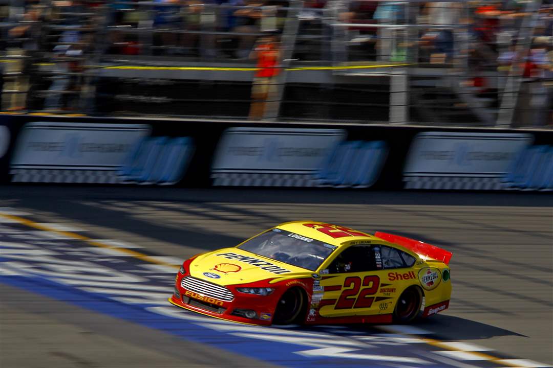 Joey-Logano-crosses-8-18