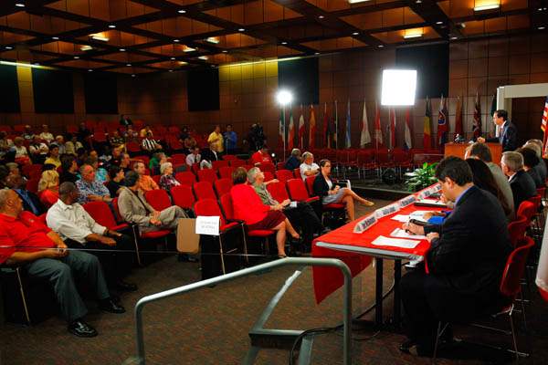 The-audience-listens-to-the-panel-of-mayoral-candidates