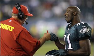 Kansas City Chiefs head coach Andy Reid, left, greets Philadelphia Eagles' Jason Avant after an NFL football game, Thursday, Sept. 19, 2013, in Philadelphia. Kansas City won 26-16.