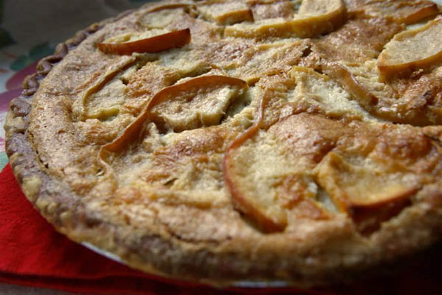 A-Braeburn-apple-tart-with-brown-sugar