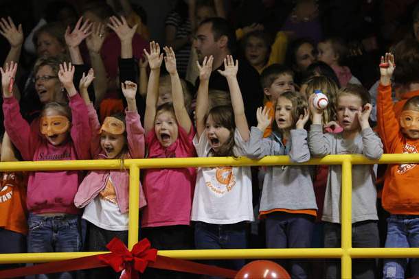 Walk-of-Light-kids-cheering